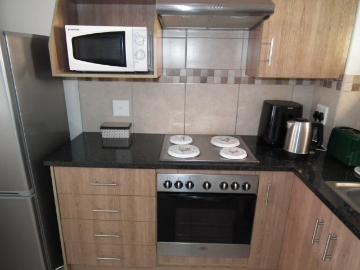 2 Bedroom Apartment / Flat For Sale in Featherbrooke Hills Retirement Village
