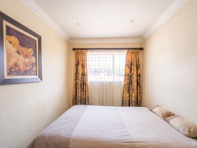 2 Bedroom Apartment / Flat For Sale in Ferndale