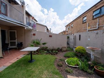 2 Bedroom Apartment / Flat For Sale in Ferndale