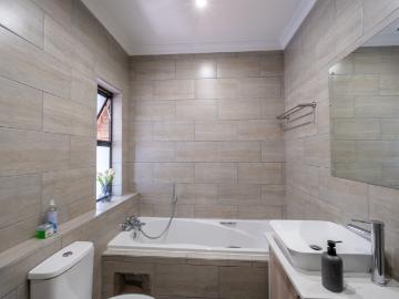 2 Bedroom Apartment / Flat For Sale in Ferndale