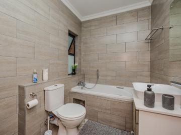 2 Bedroom Apartment / Flat For Sale in Ferndale