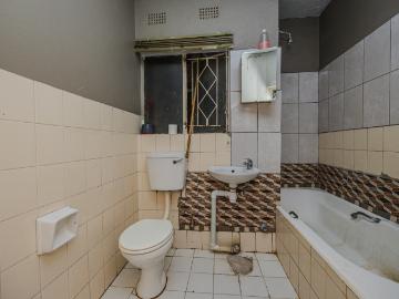 Apartment for sale in Florida, Roodepoort - Security