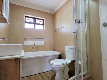 2 Bedroom Apartment / Flat For Sale in Kameeldrift East