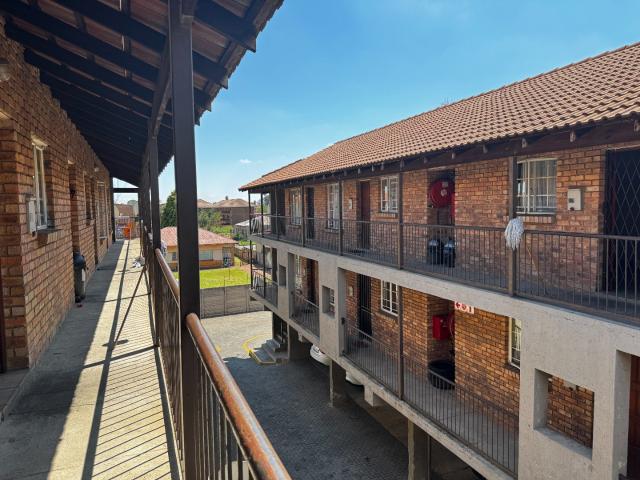 2 Bedroom Apartment / Flat For Sale in Kempton Park Central