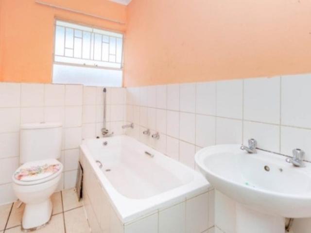 2 Bedroom Apartment / Flat For Sale in Kempton Park Central
