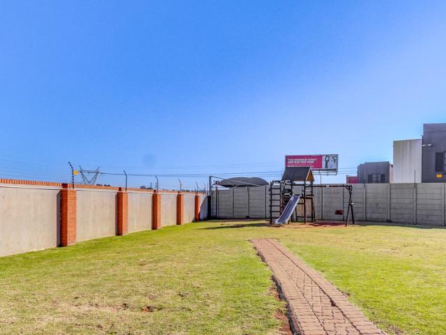 2 Bedroom Apartment / Flat For Sale in Kempton Park Central