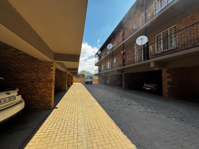 2 Bedroom Apartment / Flat For Sale in Kempton Park Central