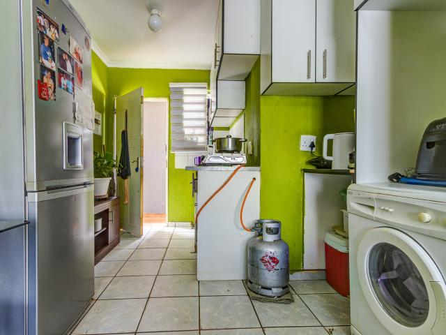 2 Bedroom Apartment / Flat For Sale in Kempton Park Central