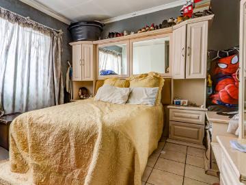 2 Bedroom Apartment / Flat For Sale in Kempton Park Central