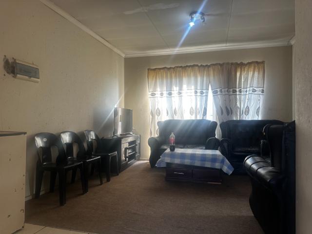 2 Bedroom Apartment / Flat For Sale in Klippoortje