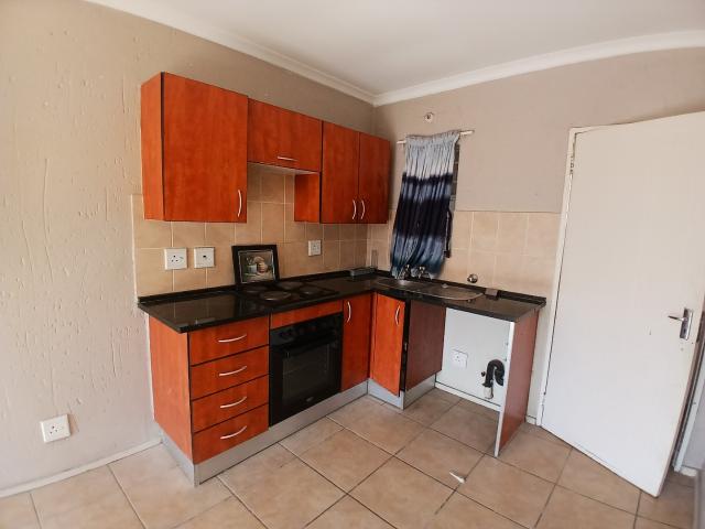 2 Bedroom Apartment / Flat For Sale in Klippoortje