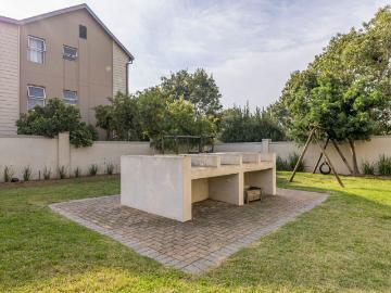 2 Bedroom Apartment / Flat For Sale in Kraaifontein East