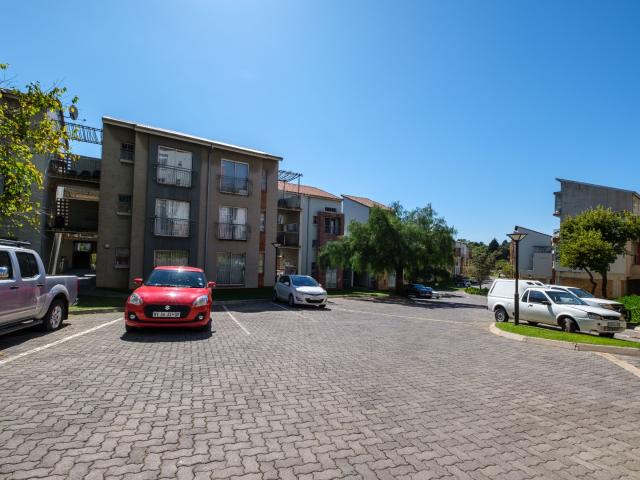 2 Bedroom Apartment / Flat For Sale in Houghton Estate