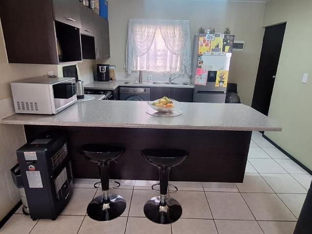 2 Bedroom Apartment / Flat For Sale in Honeypark