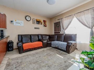 2 Bedroom Apartment / Flat For Sale in Honeypark