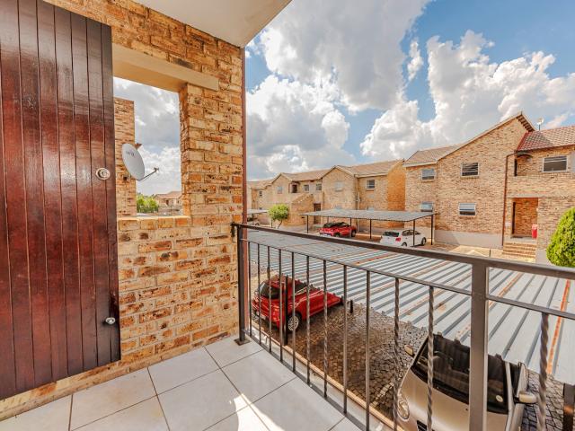 2 Bedroom Apartment / Flat For Sale in Honeypark