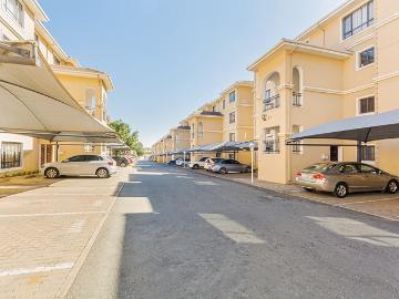 Apartment for sale in Carlswald - Garden
