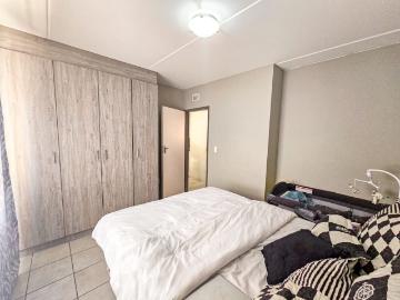 2 Bedroom Apartment / Flat For Sale in Heuweloord
