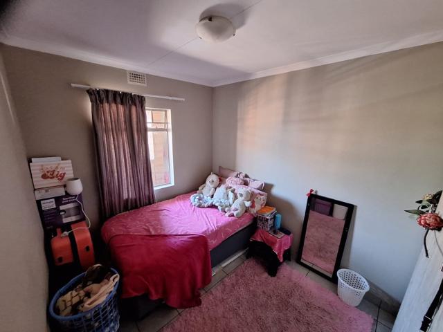 2 Bedroom Apartment / Flat For Sale in Heuweloord
