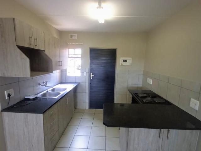 2 Bedroom Apartment / Flat For Sale in Heuweloord