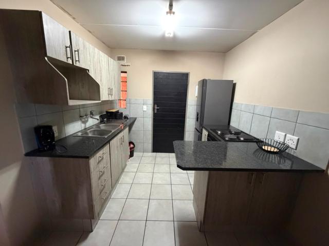 2 Bedroom Apartment / Flat For Sale in Heuweloord