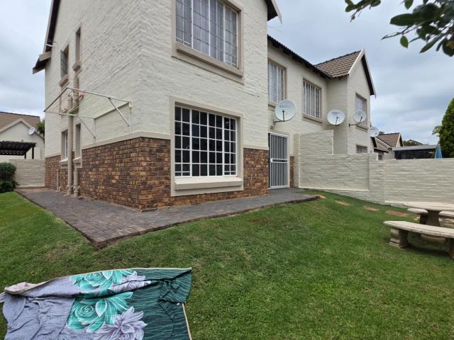 2 Bedroom Apartment / Flat For Sale in Heuwelsig Estate