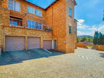 2 Bedroom Apartment / Flat For Sale in Helderkruin