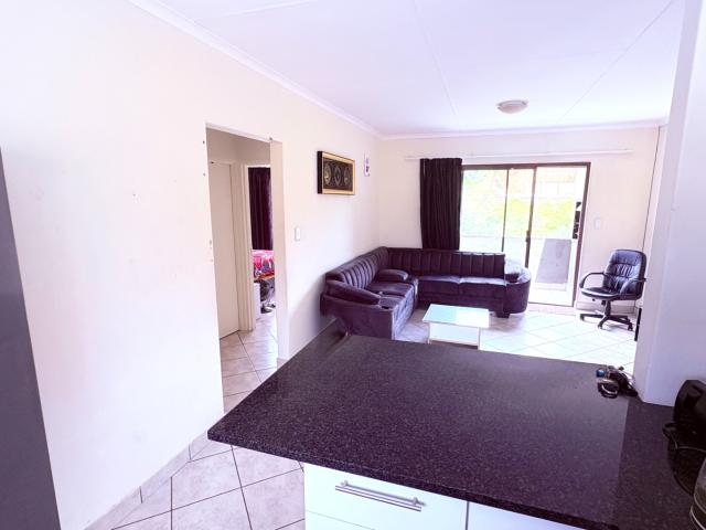 2 Bedroom Apartment / Flat For Sale in Helderkruin