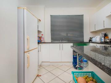 2 Bedroom Apartment / Flat For Sale in Helderkruin
