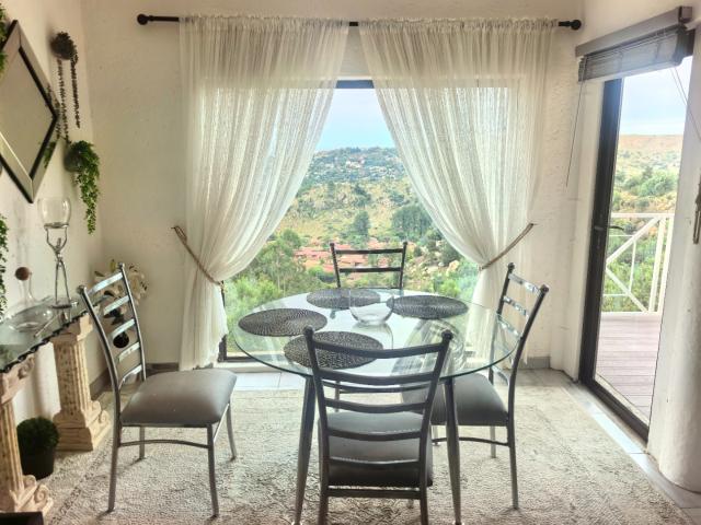 2 Bedroom Apartment / Flat For Sale in Helderkruin