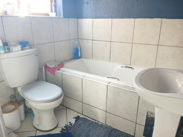 2 Bedroom Apartment / Flat For Sale in Helderwyk