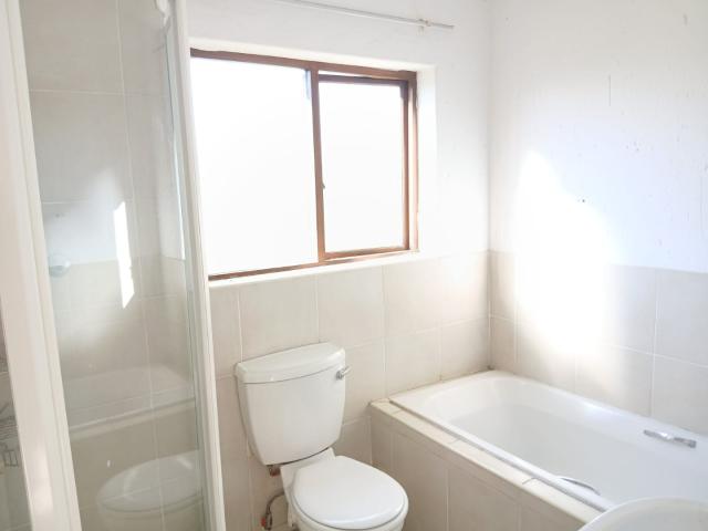 2 Bedroom Apartment / Flat For Sale in Helderwyk