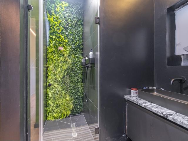 2 Bedroom Apartment / Flat For Sale in Hyde Park