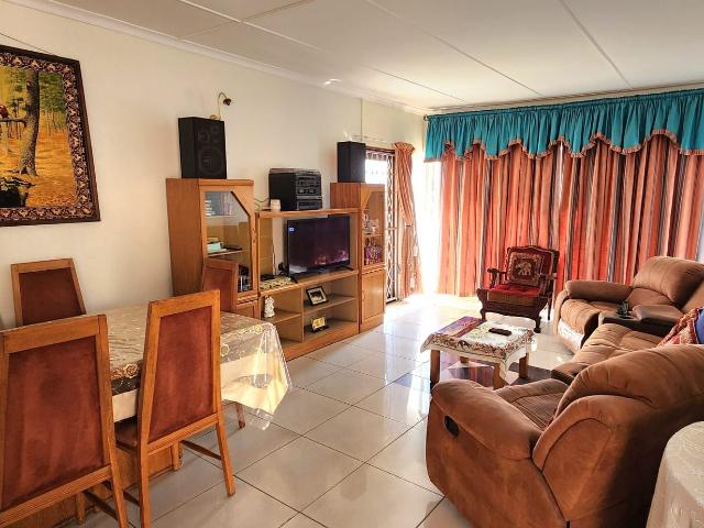 2 Bedroom Apartment / Flat For Sale in Isipingo Beach