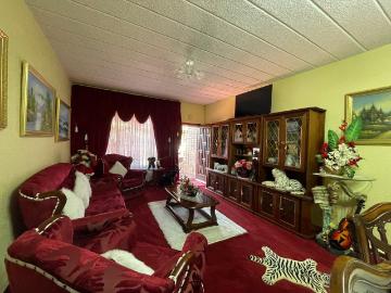 2 Bedroom Apartment / Flat For Sale in Oberholzer