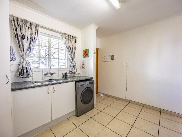 2 Bedroom Apartment / Flat For Sale in Olympus AH