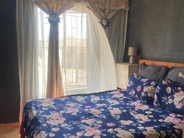 2 Bedroom Apartment / Flat For Sale in Olievenhoutbosch