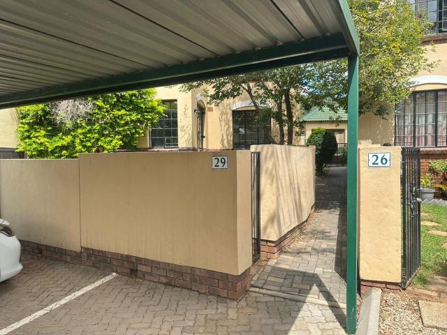 2 Bedroom Apartment / Flat For Sale in Olivedale