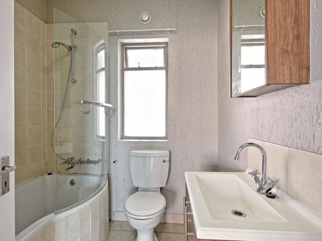 2 Bedroom Apartment / Flat For Sale in Lonehill