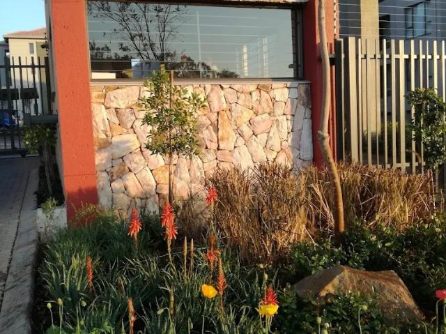 2 Bedroom Apartment / Flat For Sale in Lonehill
