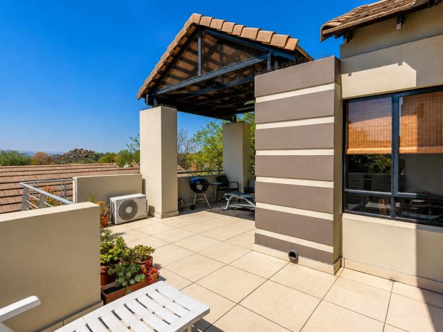 2 Bedroom Apartment / Flat For Sale in Lonehill