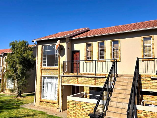 2 Bedroom Apartment / Flat For Sale in Laser Park
