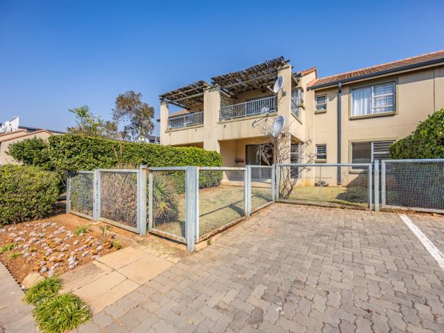 2 Bedroom Apartment / Flat For Sale in Leeuwenhof Estate