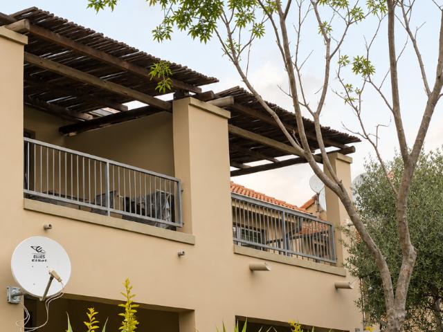 2 Bedroom Apartment / Flat For Sale in Leeuwenhof Estate