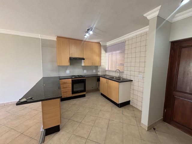 2 Bedroom Apartment / Flat For Sale in Leeuwenhof Estate