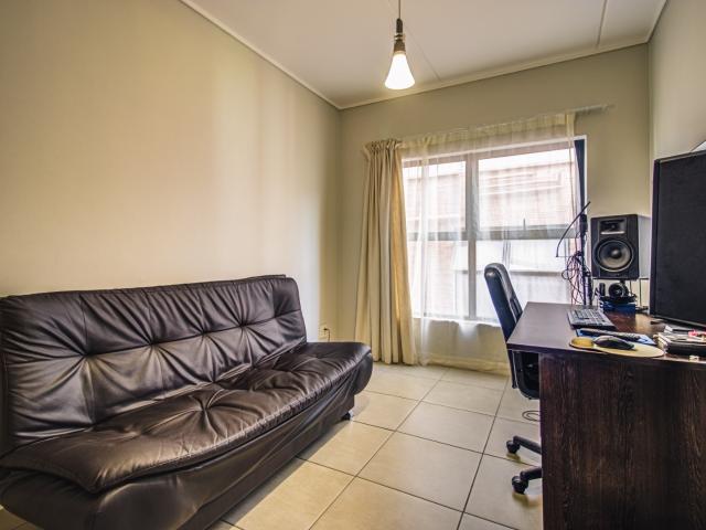 2 Bedroom Apartment / Flat For Sale in Linbro Park