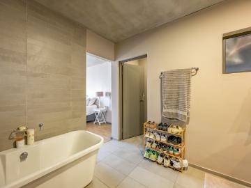 2 Bedroom Apartment / Flat For Sale in Lynnwood