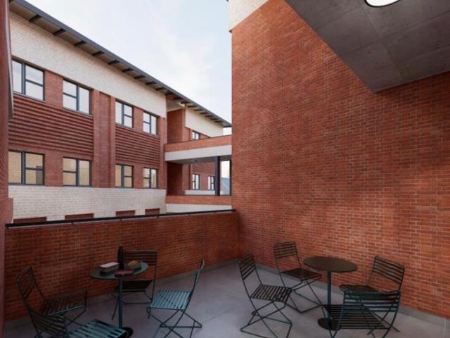 2 Bedroom Apartment / Flat For Sale in Lynnwood Manor