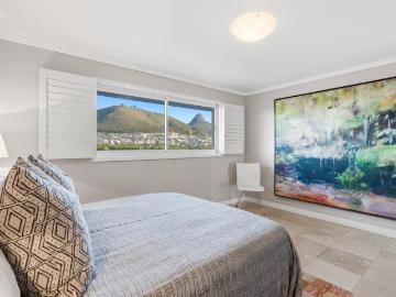 2 Bedroom Apartment / Flat For Sale in Mouille Point