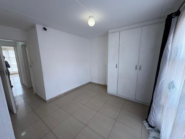 2 Bedroom Apartment / Flat For Sale in Mondeor